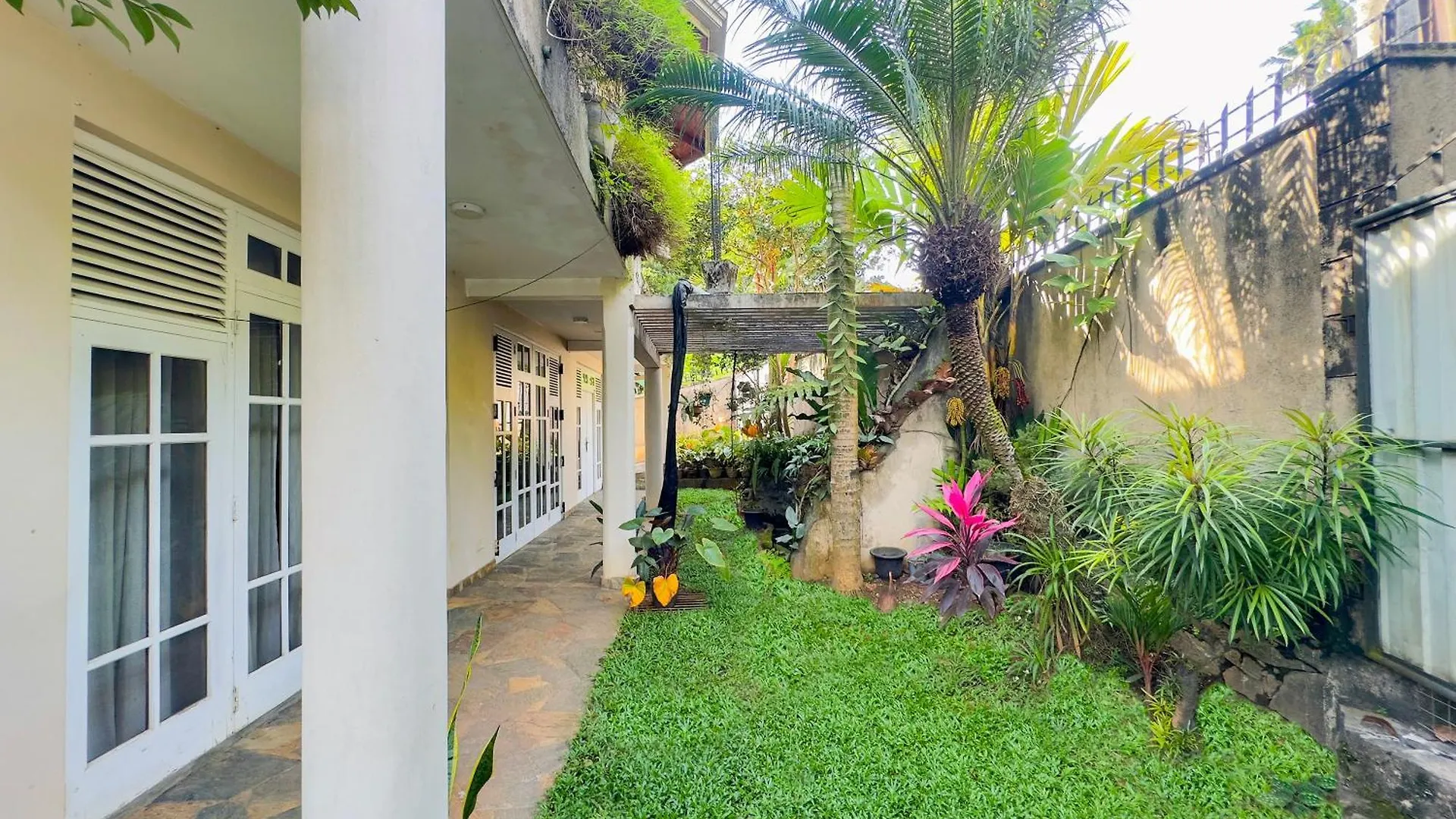 Deer Hill Rest Kandy Homestay